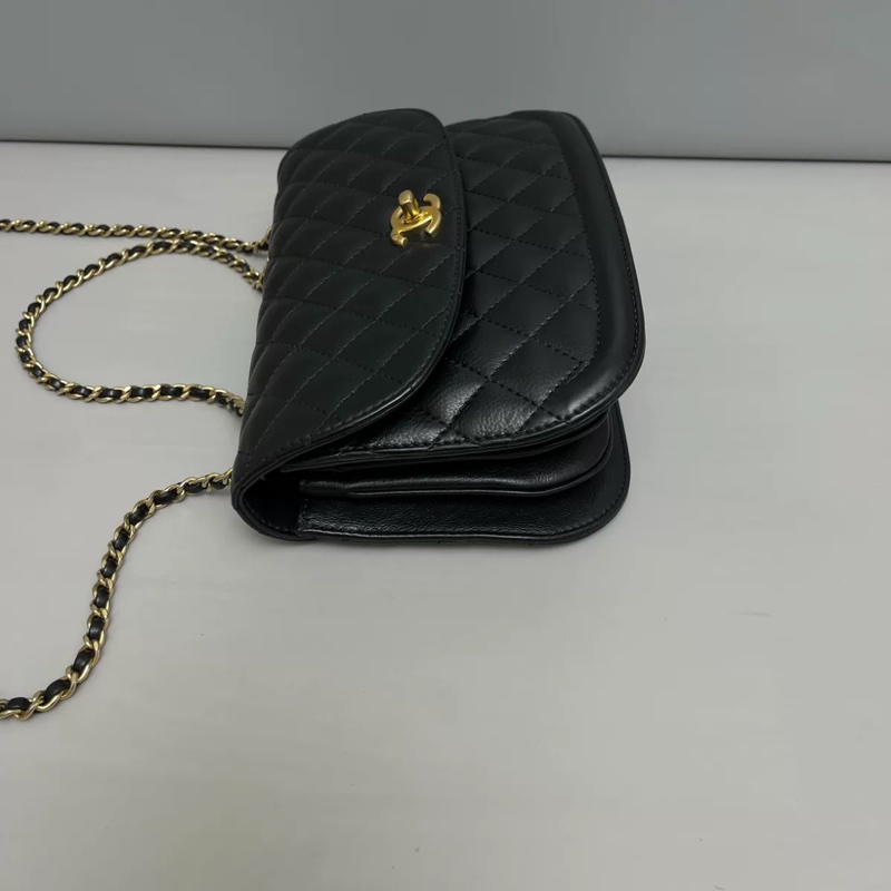 🉑肩背/斜挎 #近新閒置 #專櫃18萬入手 香奈兒Cf23黑金荔枝牛口蓋包-8