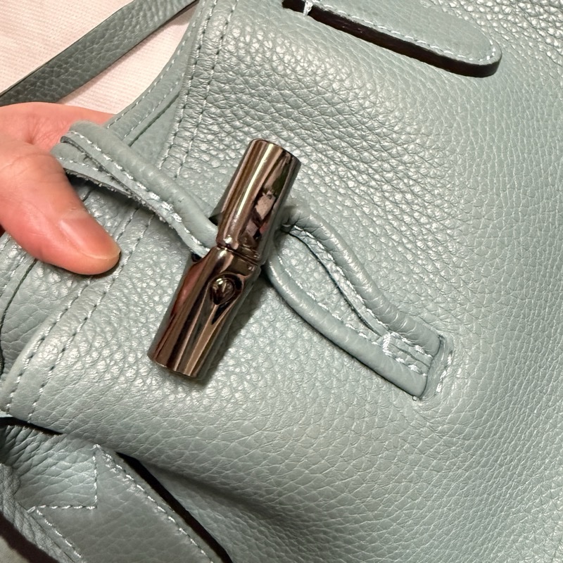 LONGCHAMP ROSEAU ESSENTIAL系列 金屬竹節 牛皮托特包-鼠尾草綠-3