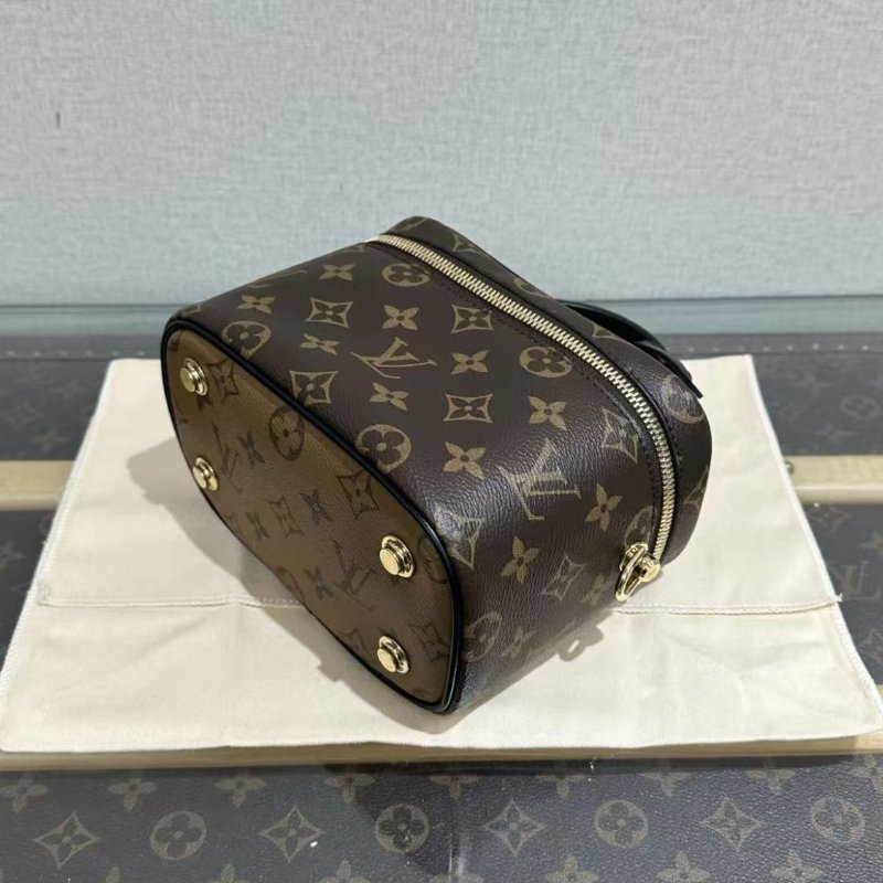 ✨LV 化妝盒子手提肩背斜背包 芯片款19*14*10 99新配件塵袋盒子購證-4