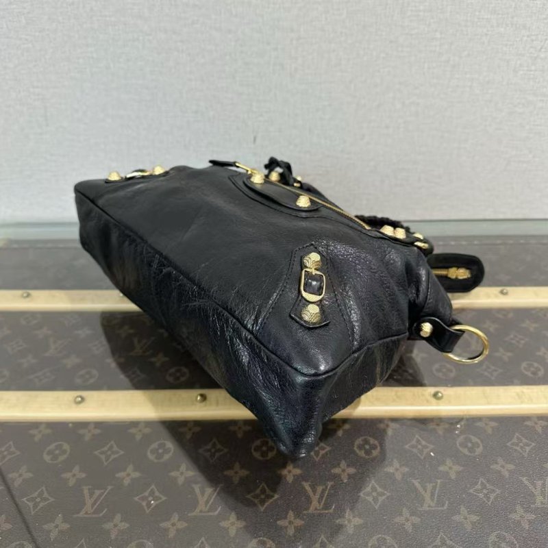 ✨BALENCIAGA 黑金機車手提肩背斜背包 33*22*7 98新配件塵袋-2