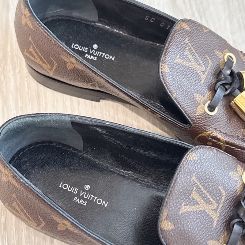 LV 老花平底鞋 36-3