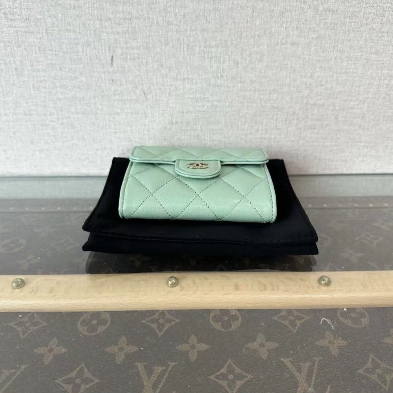 ✨CHANEL 芯片款 酪梨綠金扣荔枝牛皮翻蓋卡包11*7 全新配件塵袋盒子-3