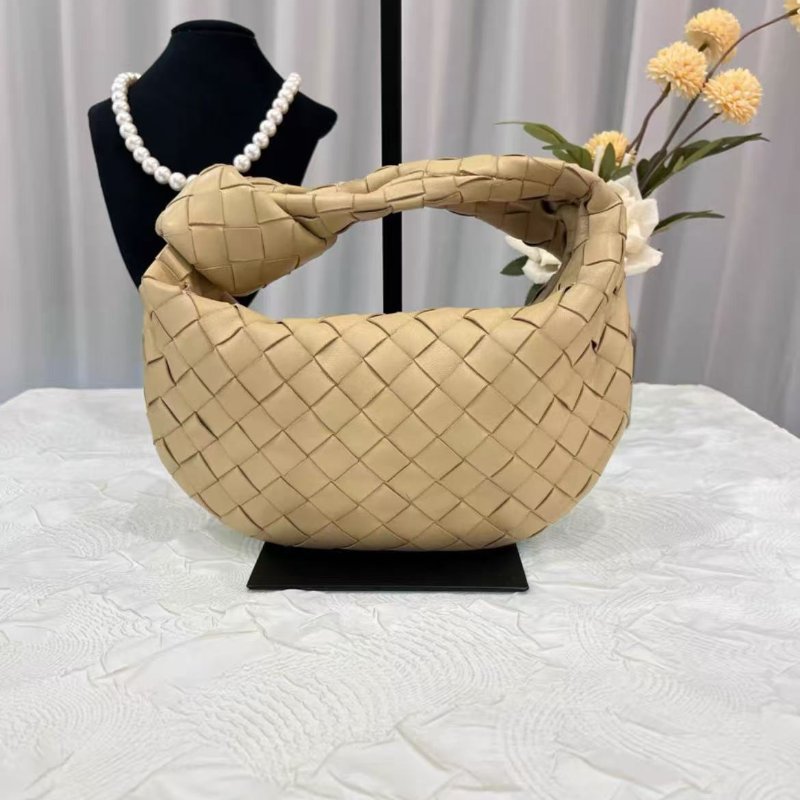 ✨Bottega Veneta Jodie mini 燕麥色編織手提打結包 23*12*6 98新配件塵袋-0