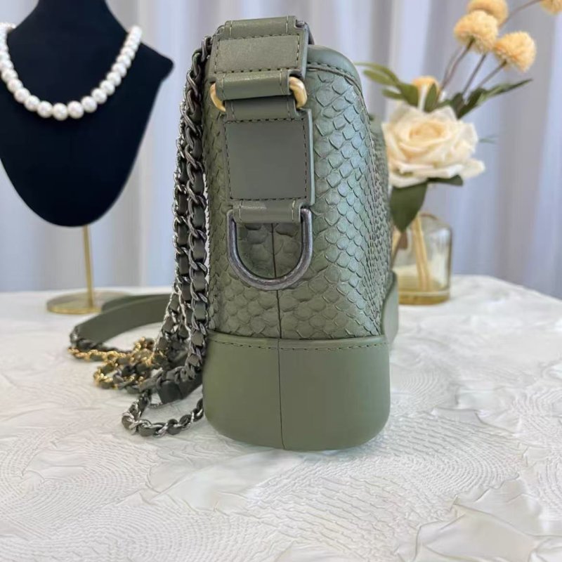 ✨Chanel 18C小號抹茶綠蟒蛇皮流浪包 20*15*8 98新配件塵袋保卡-4