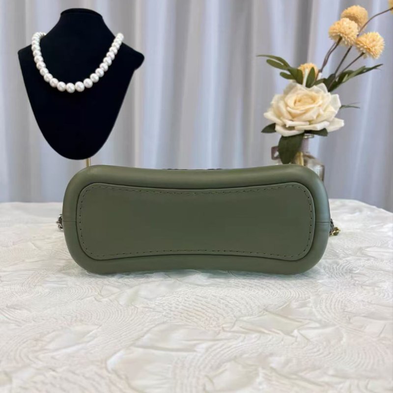 ✨Chanel 18C小號抹茶綠蟒蛇皮流浪包 20*15*8 98新配件塵袋保卡-5