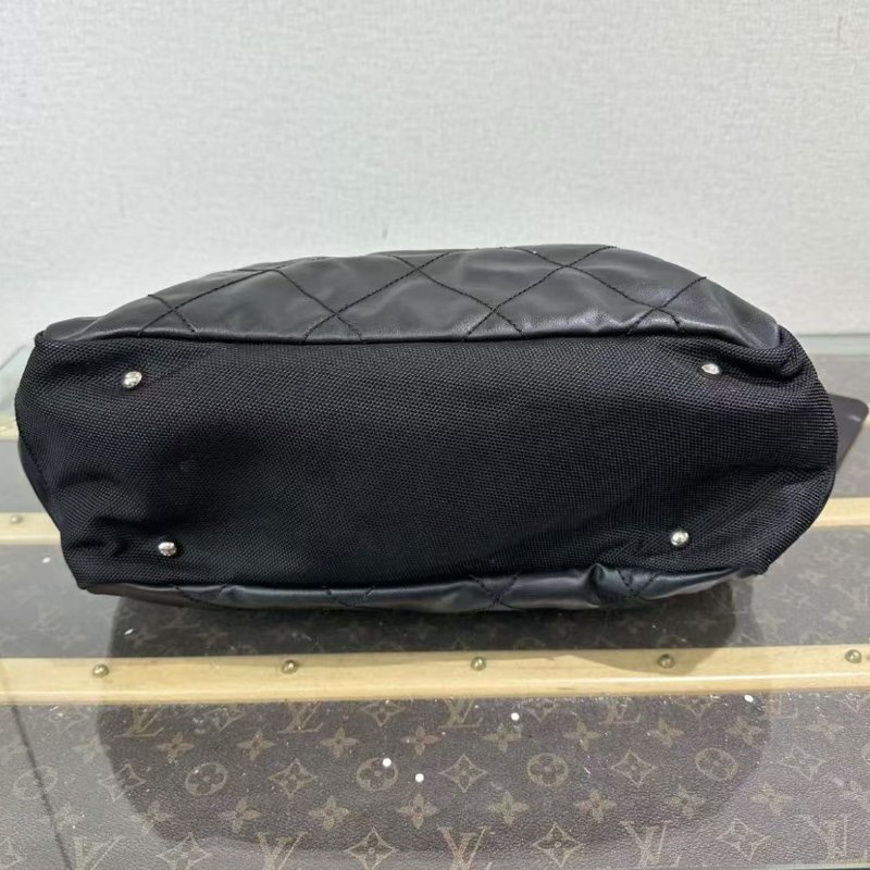 CHANEL 黑銀菱格紋托特包33.5*31*14 98新配件塵袋保卡-3