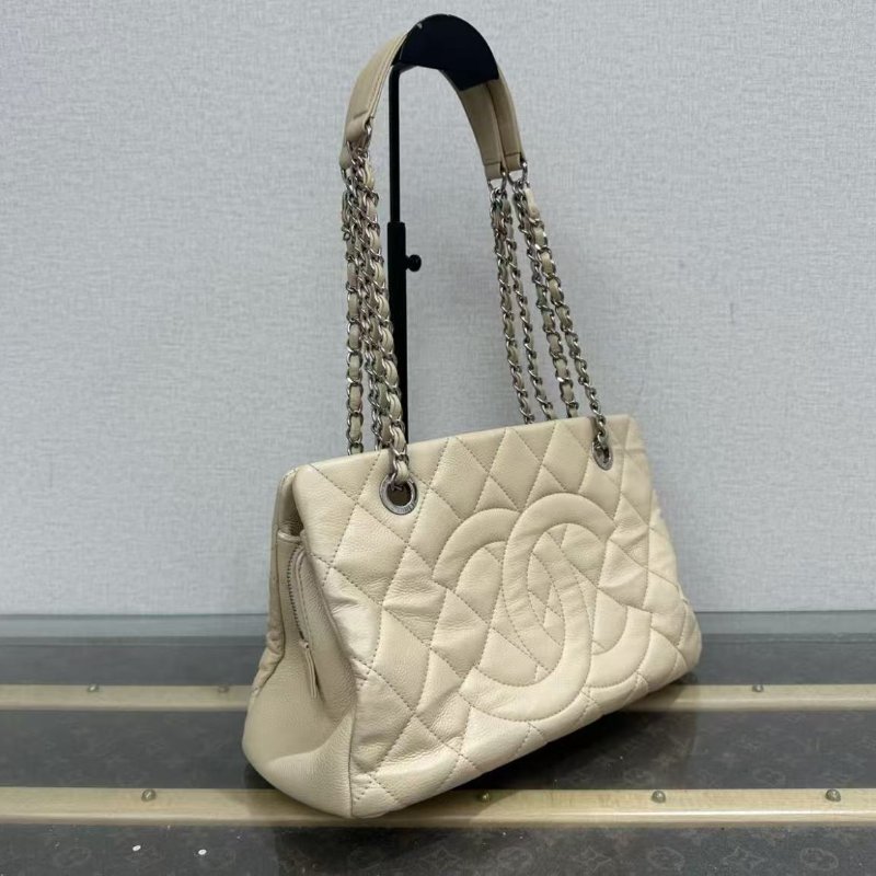 CHANEL 米色銀扣托特包 32*20*11.5 98新配件塵袋-1