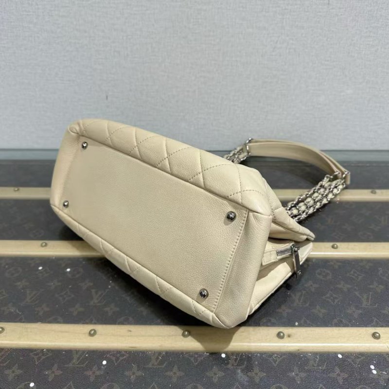 CHANEL 米色銀扣托特包 32*20*11.5 98新配件塵袋-2