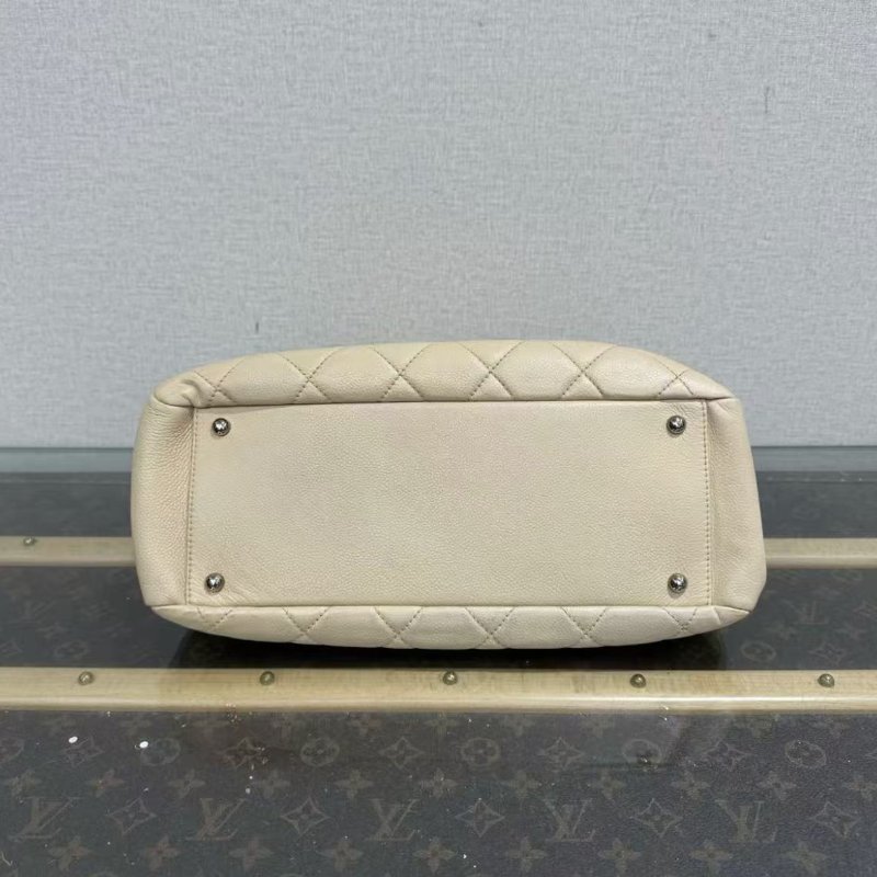 CHANEL 米色銀扣托特包 32*20*11.5 98新配件塵袋-3