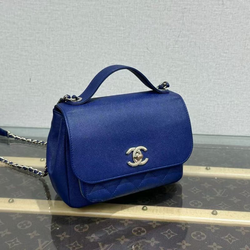 ✨CHANEL 藍色金扣business affinity手提斜背郵差包19*14*7 98新配件保卡塵袋-1
