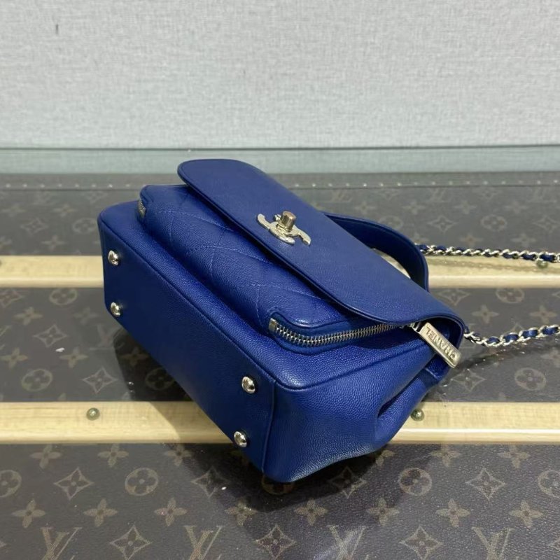 ✨CHANEL 藍色金扣business affinity手提斜背郵差包19*14*7 98新配件保卡塵袋-4