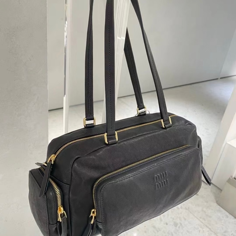 促銷品 MIU MIU 洗水納帕軟皮 Pocket 手袋 黑色-0