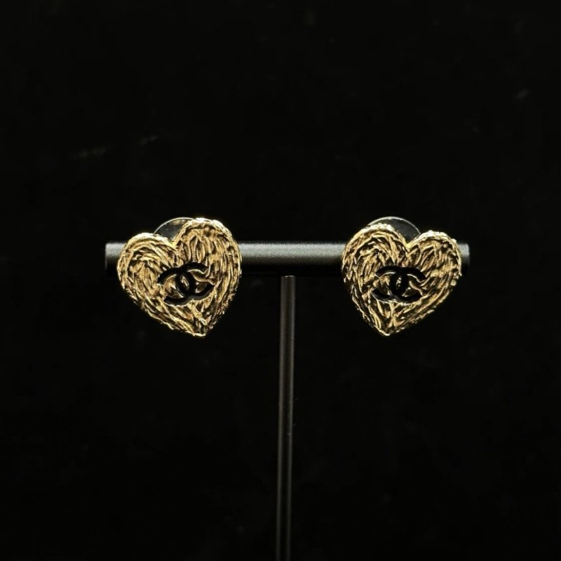 CHANEL 24p愛心熔岩肌理雙C耳釘 98新配件盒子-1