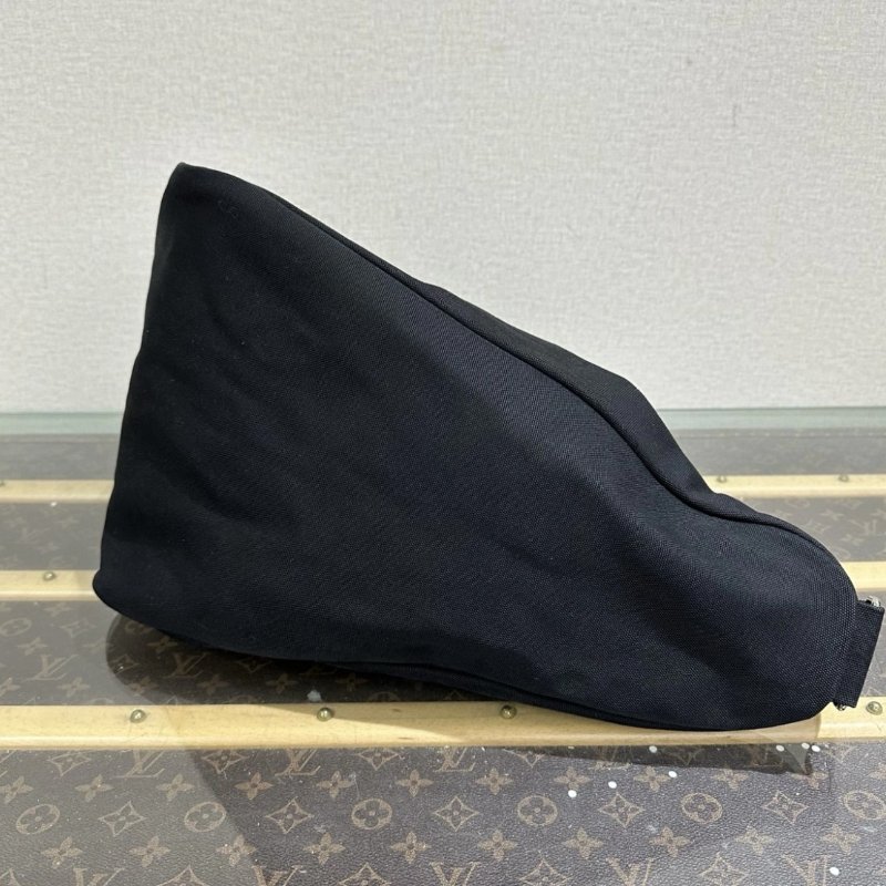 PRADA 22S系列黑銀帆布三角肩背斜背包 60*30*27 98新-2
