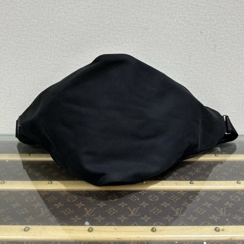 PRADA 22S系列黑銀帆布三角肩背斜背包 60*30*27 98新-3