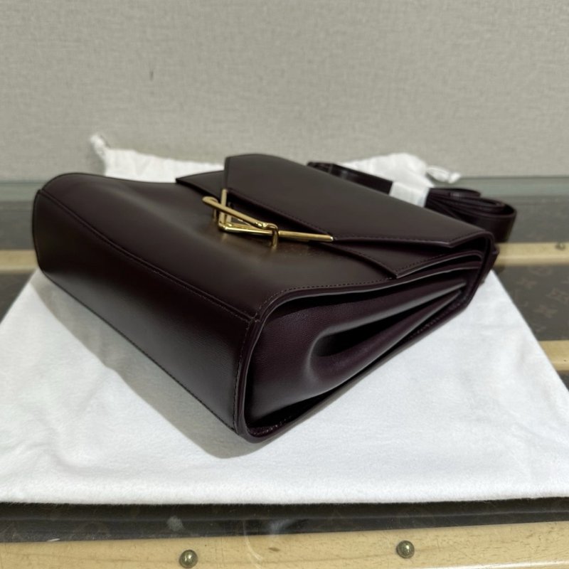 BV 翻蓋三角扣肩背斜背郵差包22*21.5*7.5 98新配件塵袋購證-2