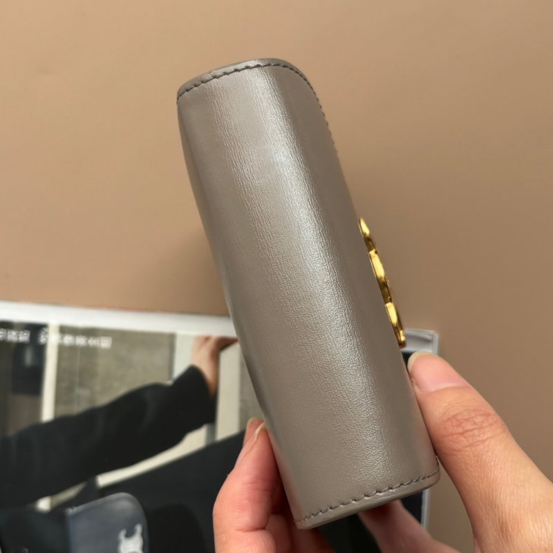 ::CELINE:: TRIOMPHE 大象灰牛皮翻蓋錢包 金凱旋門LOGO釦式短夾 三折短夾 內零錢袋-3