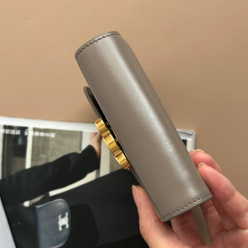 ::CELINE:: TRIOMPHE 大象灰牛皮翻蓋錢包 金凱旋門LOGO釦式短夾 三折短夾 內零錢袋-4