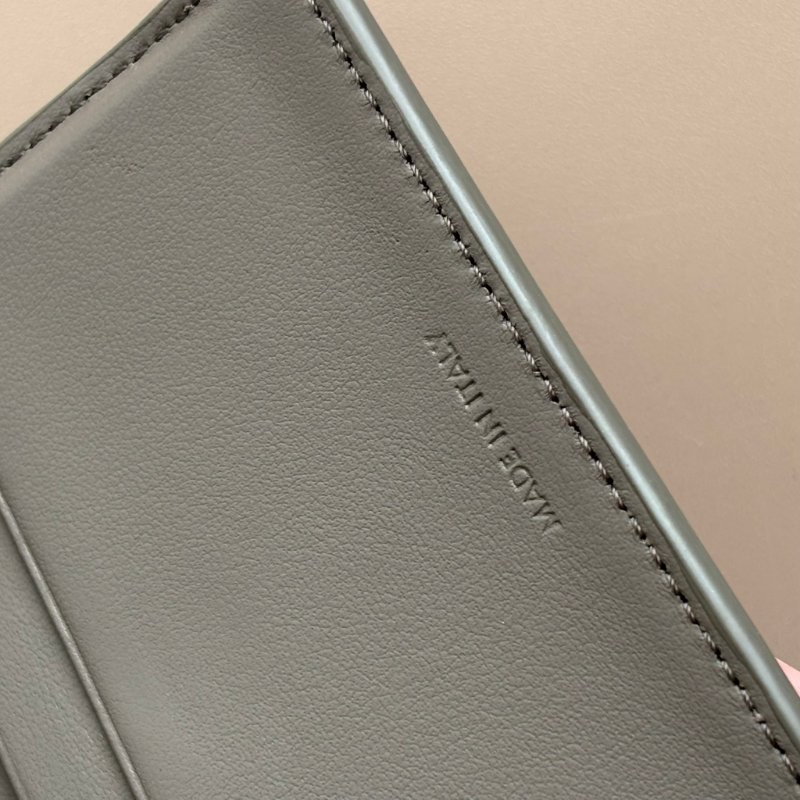 ::CELINE:: TRIOMPHE 大象灰牛皮翻蓋錢包 金凱旋門LOGO釦式短夾 三折短夾 內零錢袋-18