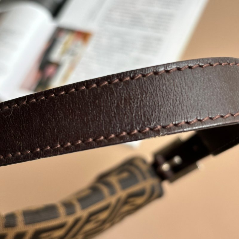 ::FENDI:: 銀釦!!經典花紋小款法棍 肩背包 腋下包 VINTAGE 手提包-9