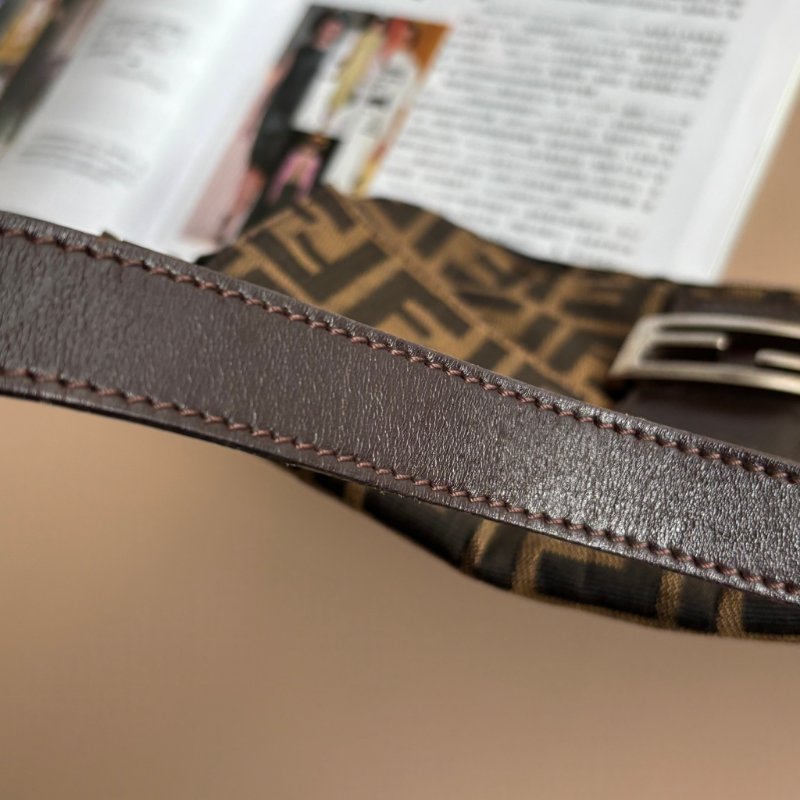 ::FENDI:: 銀釦!!經典花紋小款法棍 肩背包 腋下包 VINTAGE 手提包-10