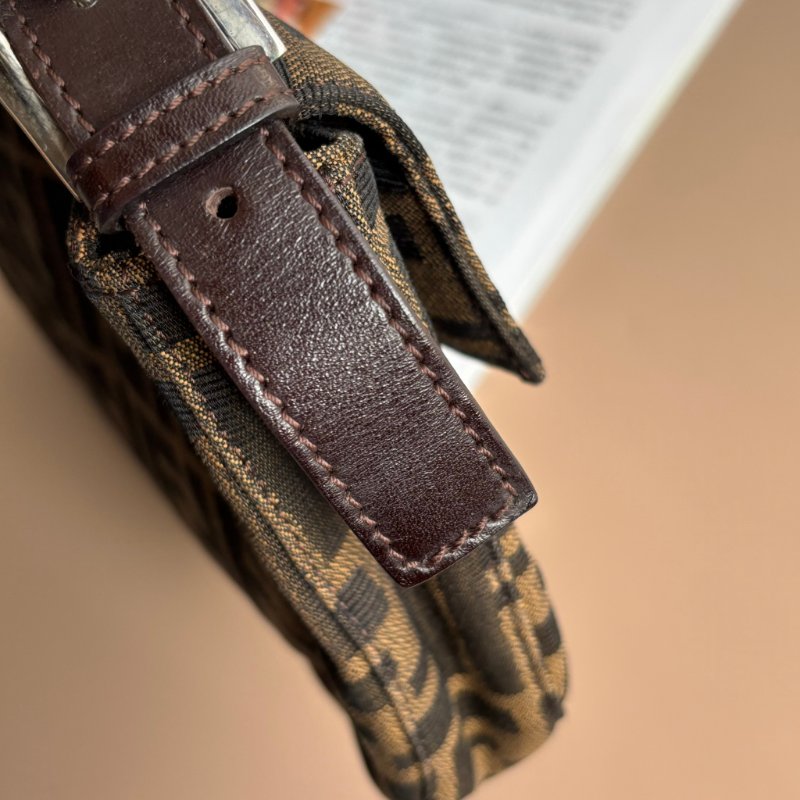 ::FENDI:: 銀釦!!經典花紋小款法棍 肩背包 腋下包 VINTAGE 手提包-13