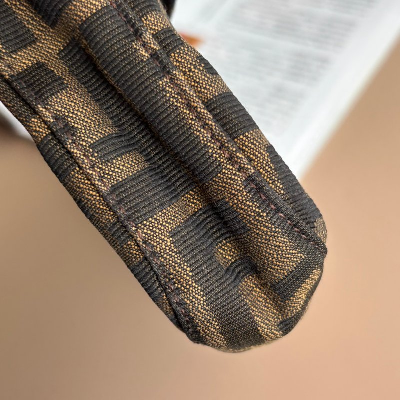 ::FENDI:: 銀釦!!經典花紋小款法棍 肩背包 腋下包 VINTAGE 手提包-14