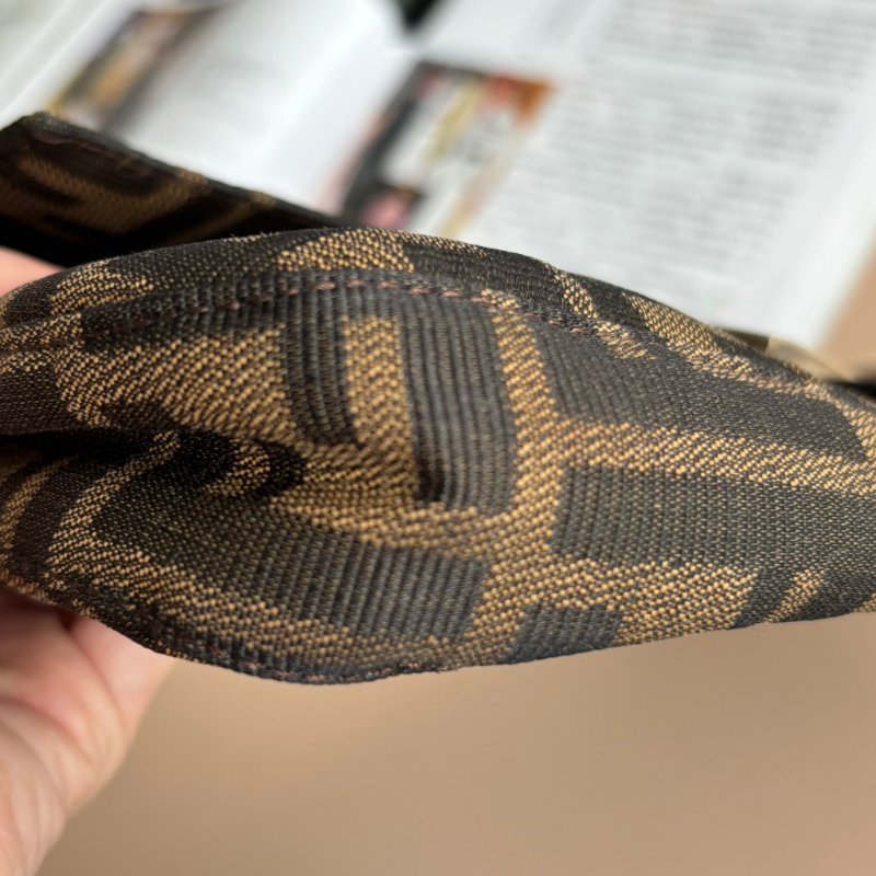 ::FENDI:: 銀釦!!經典花紋小款法棍 肩背包 腋下包 VINTAGE 手提包-15