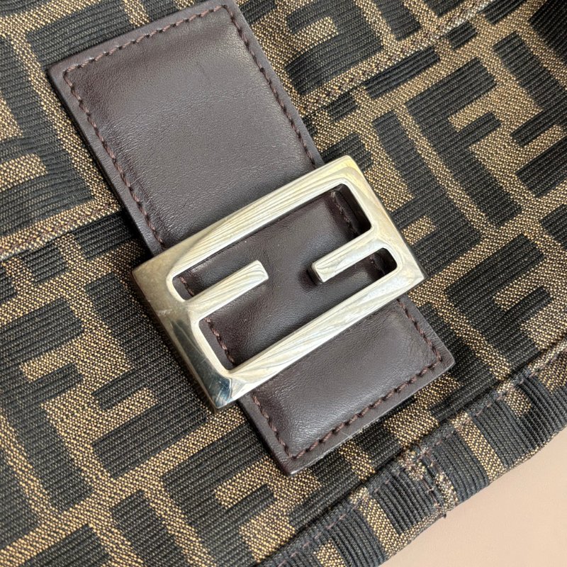 ::FENDI:: 銀釦!!經典花紋小款法棍 肩背包 腋下包 VINTAGE 手提包-19