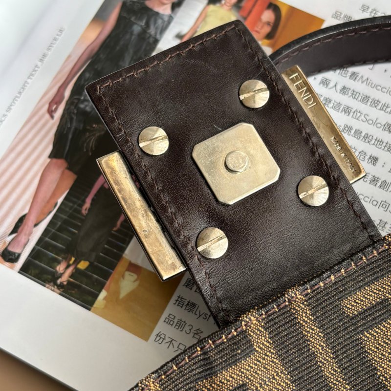 ::FENDI:: 銀釦!!經典花紋小款法棍 肩背包 腋下包 VINTAGE 手提包-22