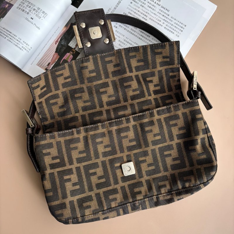 ::FENDI:: 銀釦!!經典花紋小款法棍 肩背包 腋下包 VINTAGE 手提包-23