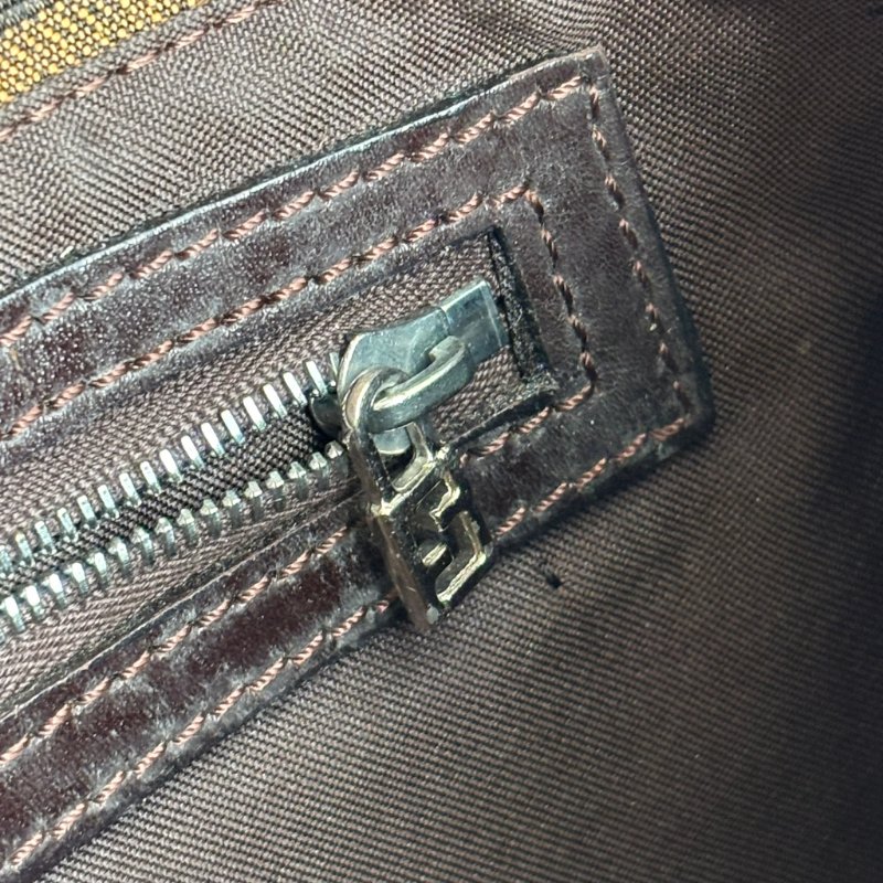 ::FENDI:: 銀釦!!經典花紋小款法棍 肩背包 腋下包 VINTAGE 手提包-32