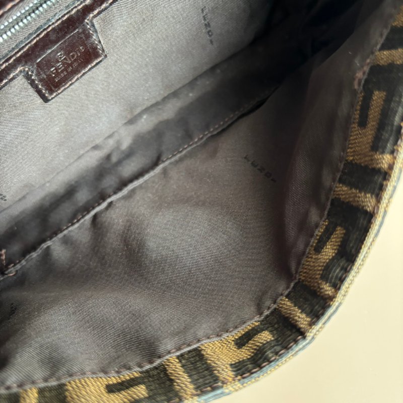 ::FENDI:: 銀釦!!經典花紋小款法棍 肩背包 腋下包 VINTAGE 手提包-35