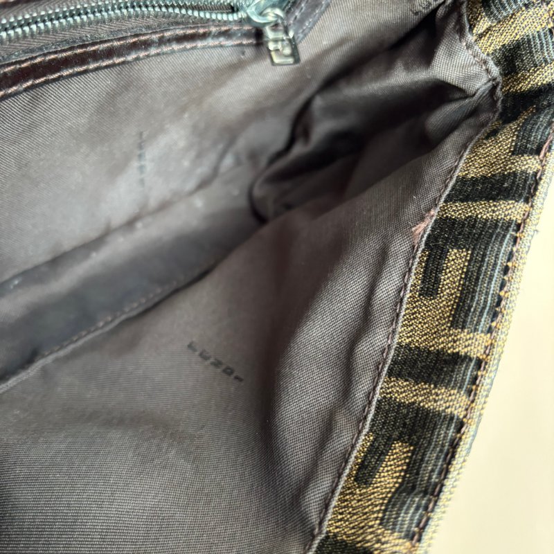 ::FENDI:: 銀釦!!經典花紋小款法棍 肩背包 腋下包 VINTAGE 手提包-36