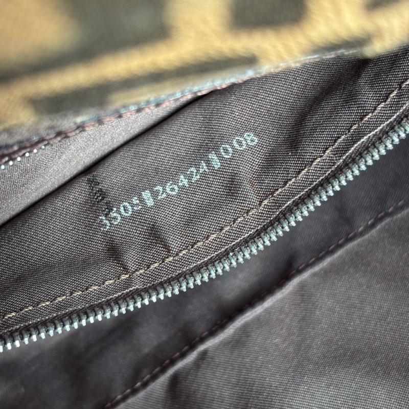 ::FENDI:: 銀釦!!經典花紋小款法棍 肩背包 腋下包 VINTAGE 手提包-38