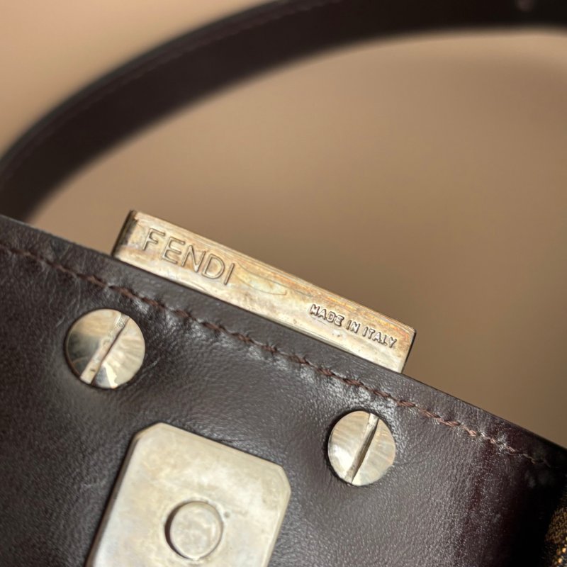 ::FENDI:: 銀釦!!經典花紋小款法棍 肩背包 腋下包 VINTAGE 手提包-39