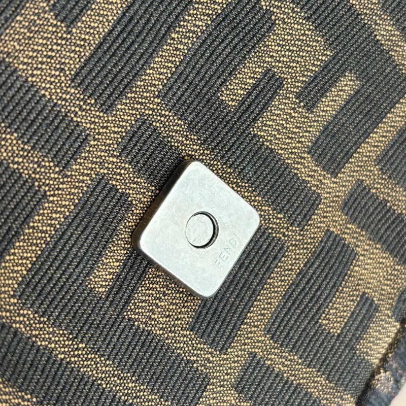 ::FENDI:: 銀釦!!經典花紋小款法棍 肩背包 腋下包 VINTAGE 手提包-40