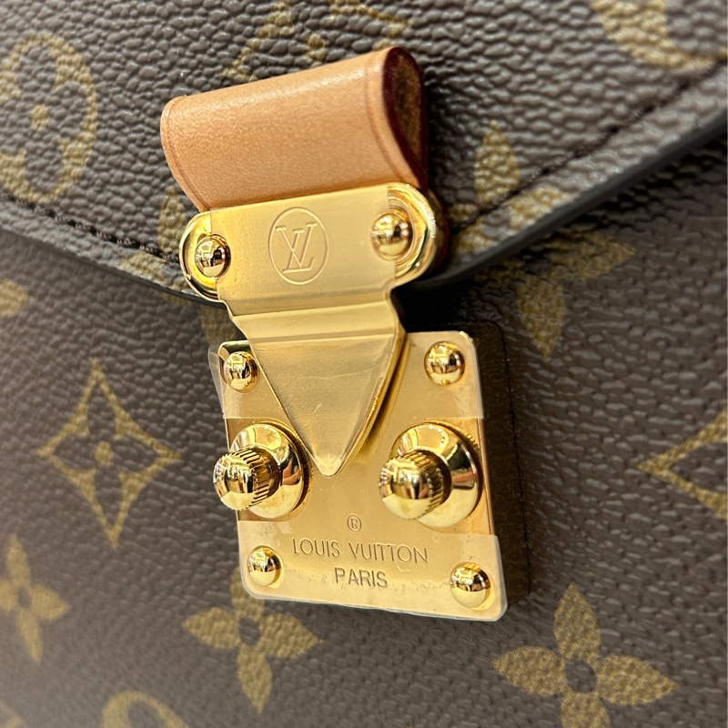 LV (M) Metis 經典郵差二用包-10