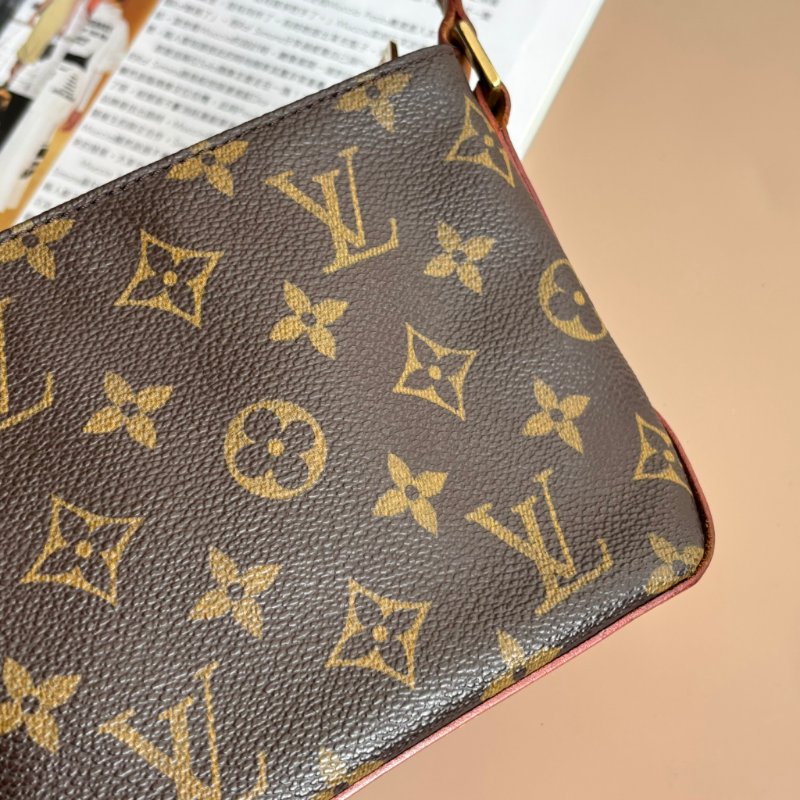 ::LOUIS VUITTON:: LV M51240 Trotteur經典花紋 皮革背帶斜背包 帆船包-9