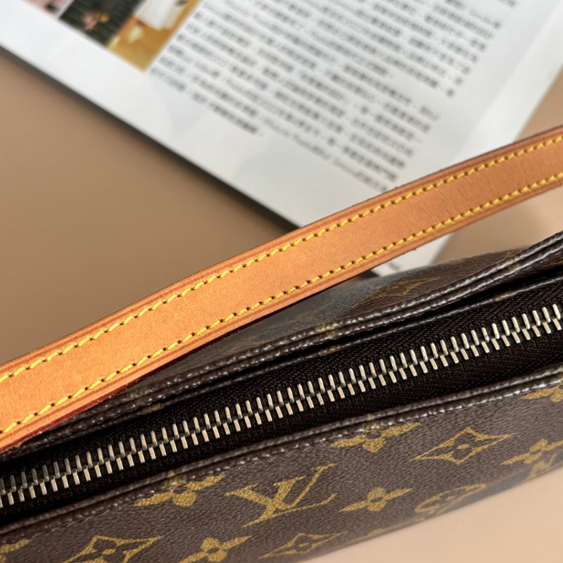 ::LOUIS VUITTON:: LV M51240 Trotteur經典花紋 皮革背帶斜背包 帆船包-16