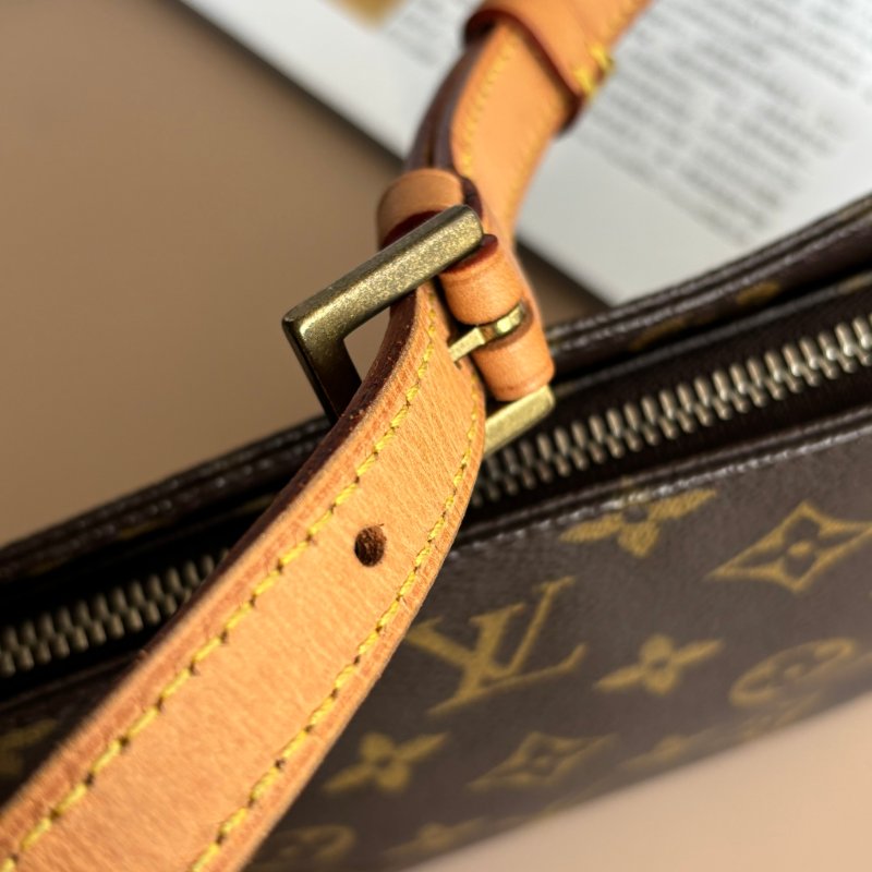 ::LOUIS VUITTON:: LV M51240 Trotteur經典花紋 皮革背帶斜背包 帆船包-24