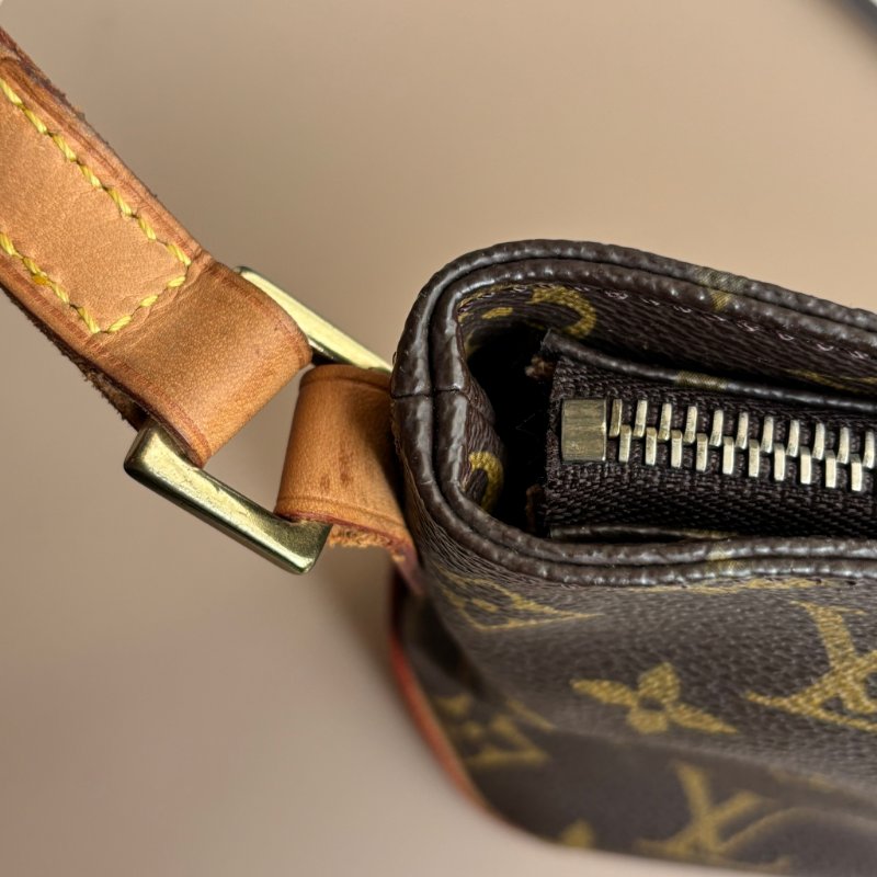 ::LOUIS VUITTON:: LV M51240 Trotteur經典花紋 皮革背帶斜背包 帆船包-29