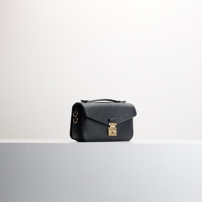 Lv east west新款小郵差包/黑壓紋-1