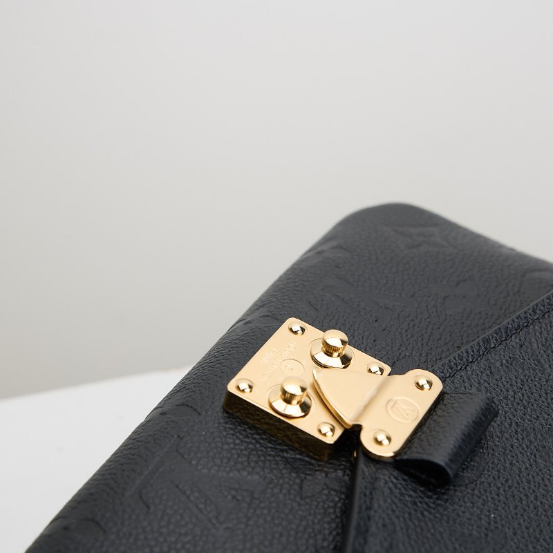 Lv east west新款小郵差包/黑壓紋-12