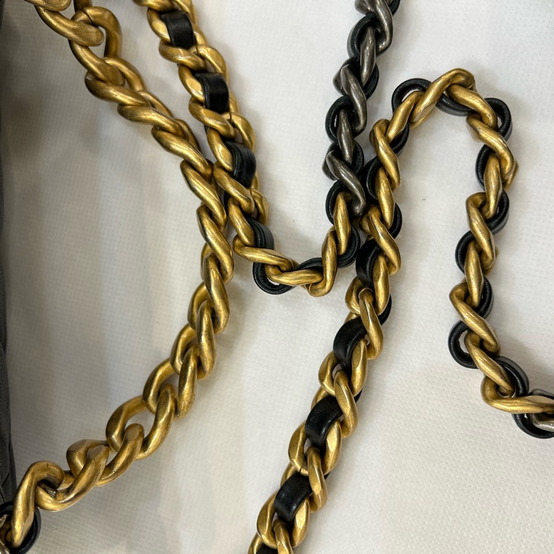CHANEL黑金Logo 19Bag 26cm-10