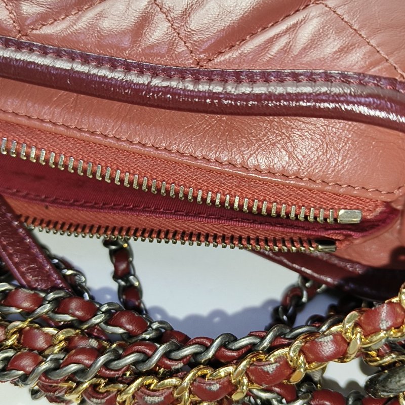 CHANEL GABRIELLE 小號 酒紅色牛皮菱格紋流浪包 肩背包 斜背包 金色釕色五金 25開-11