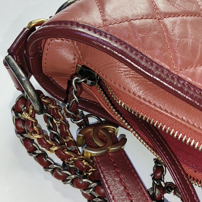 CHANEL GABRIELLE 小號 酒紅色牛皮菱格紋流浪包 肩背包 斜背包 金色釕色五金 25開-12