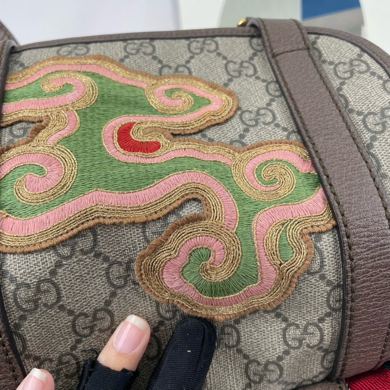 GUCCI Courrier米色塗層帆布老花刺繡雙肩包 後背包 金色五金-8