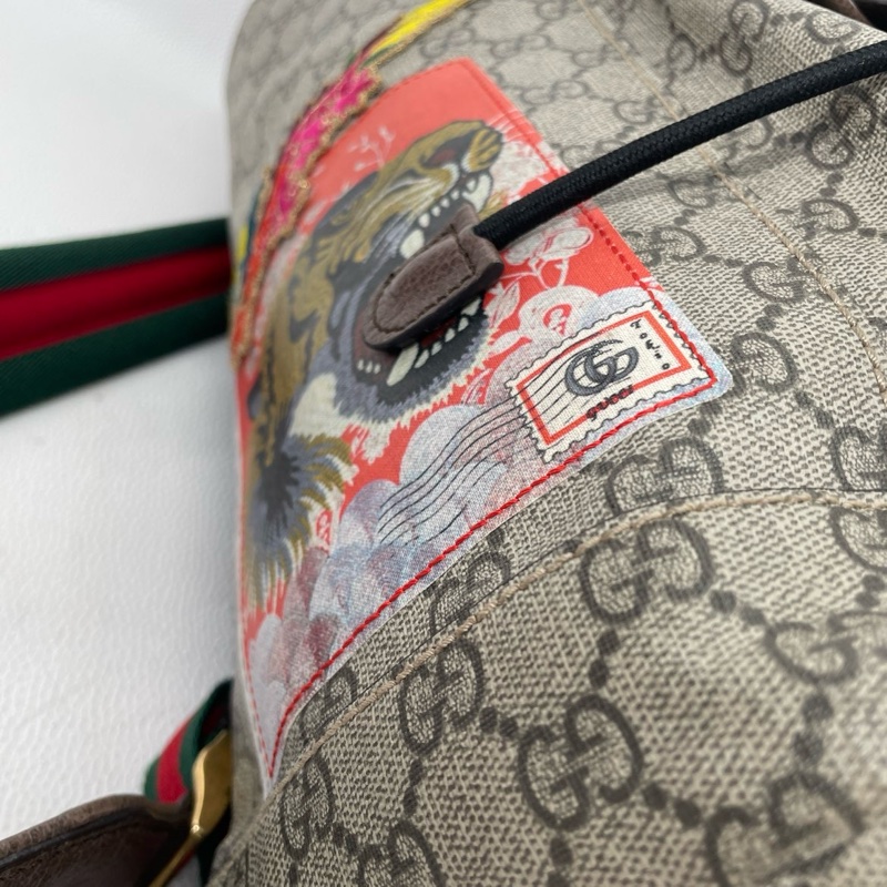 GUCCI Courrier米色塗層帆布老花刺繡雙肩包 後背包 金色五金-10