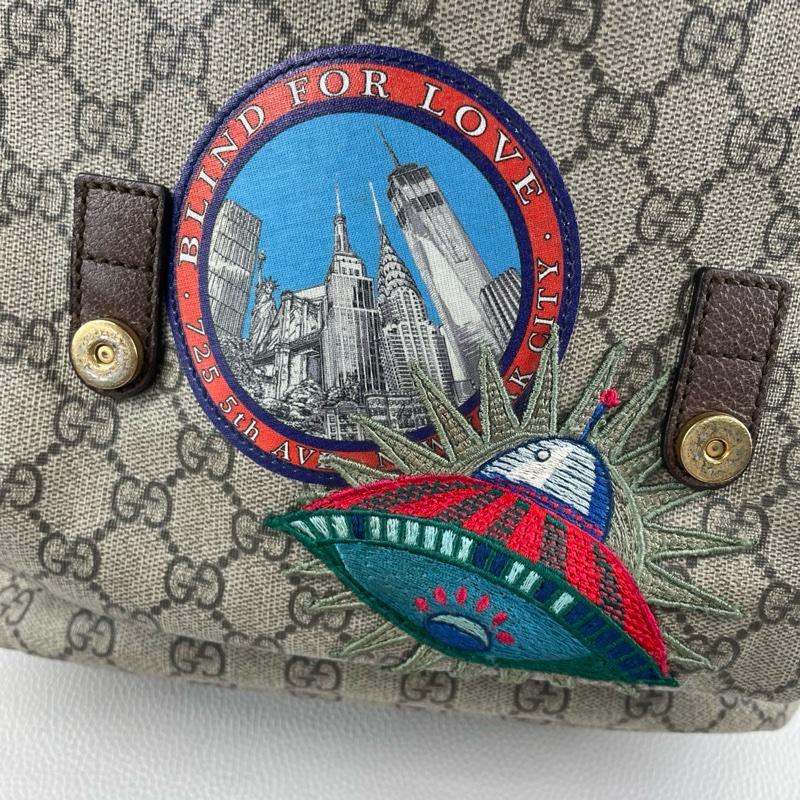 GUCCI Courrier米色塗層帆布老花刺繡雙肩包 後背包 金色五金-15